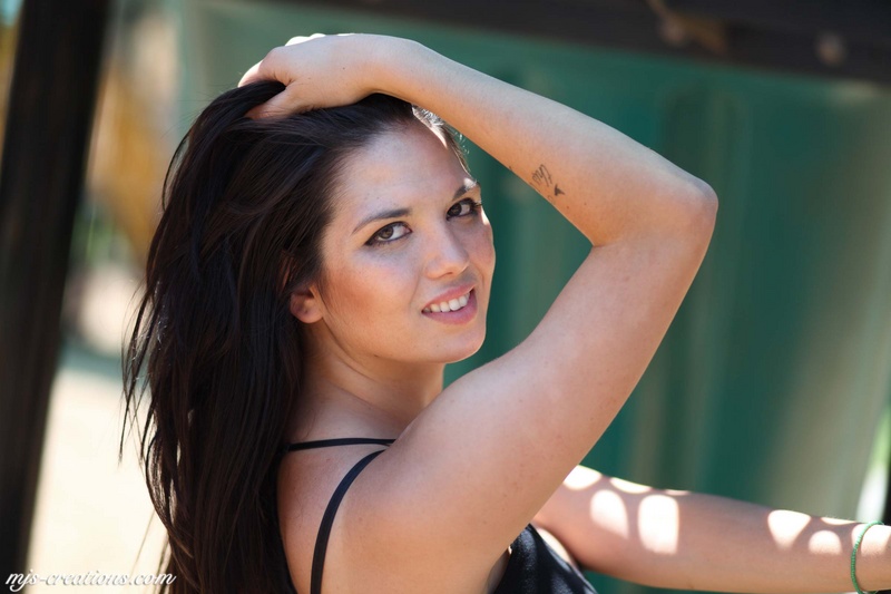 Female model photo shoot of Isabella Fox