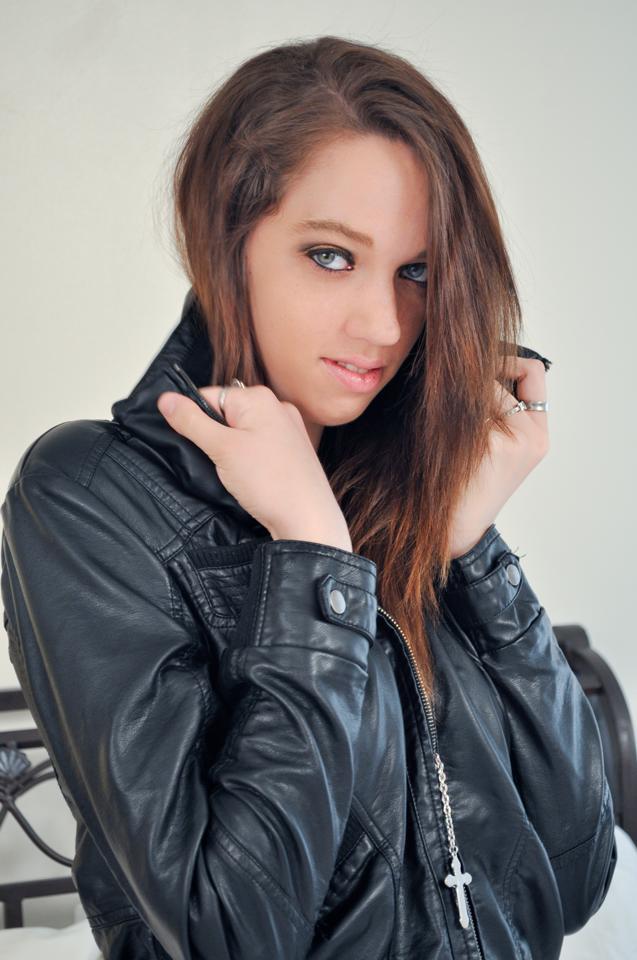 Female model photo shoot of Saphira Rose