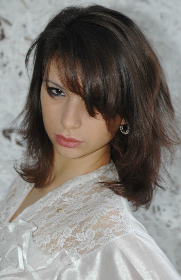 Female model photo shoot of Elaia