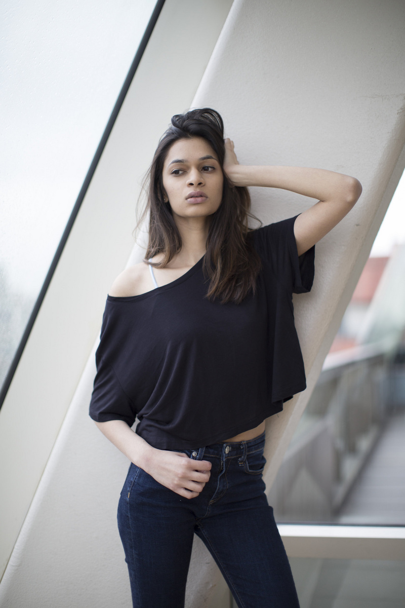 Female model photo shoot of Niveda