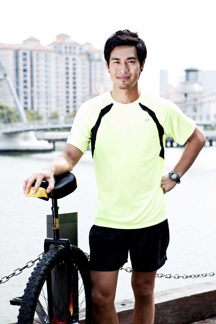 Male model photo shoot of Roger Chua