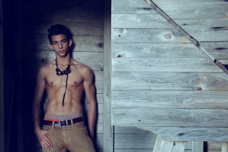 Male model photo shoot of jordan sniider