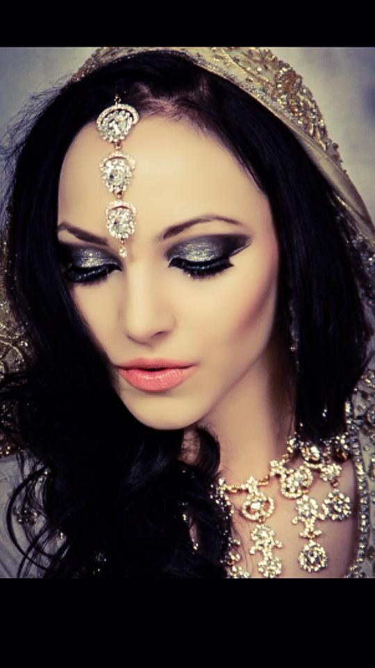 Female model photo shoot of Rabia Karim 