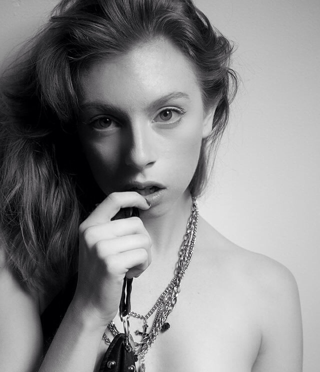Female model photo shoot of Veronica Cole