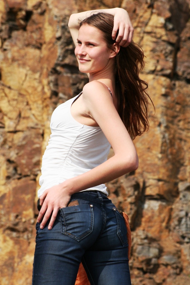 Female model photo shoot of SenSaSniva