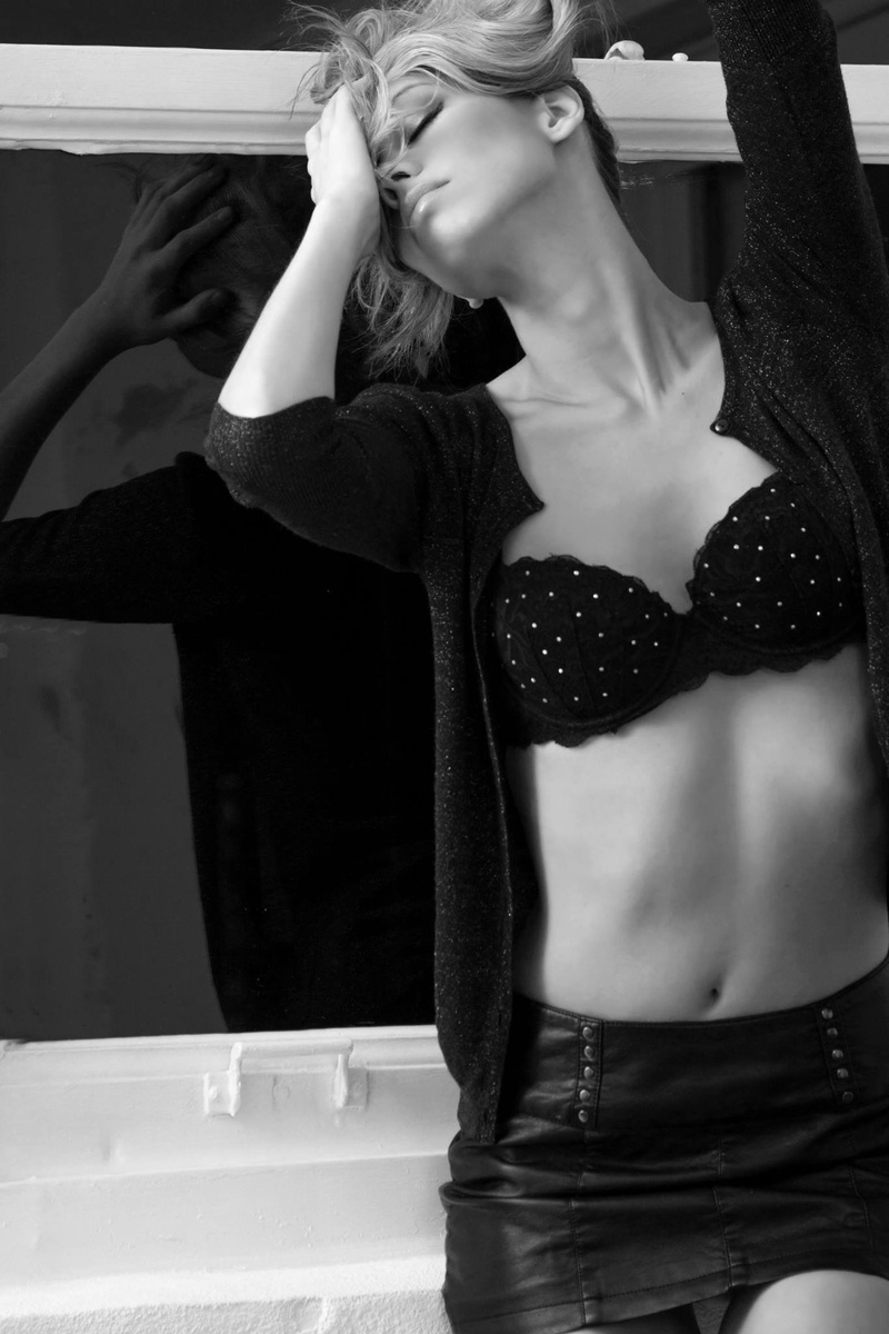 Female model photo shoot of Livia Vanhaden