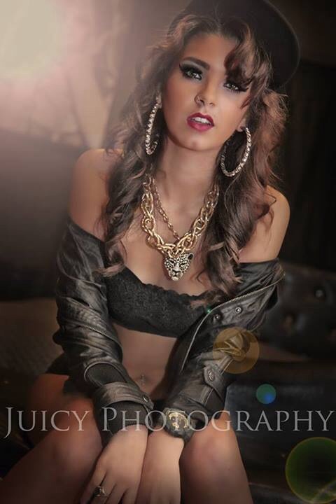 Female model photo shoot of lizzyluv101