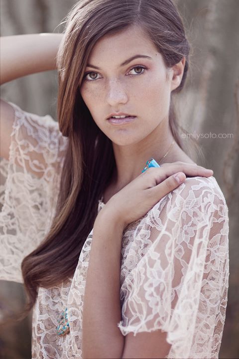 Female model photo shoot of Andressa