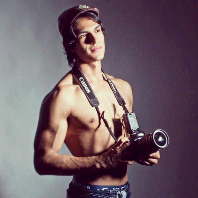 Male model photo shoot of Giovanny Verano