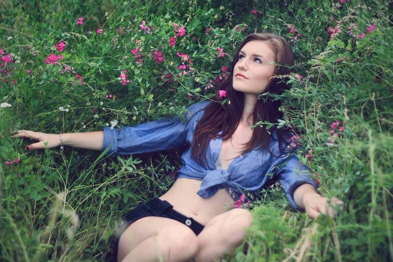 Female model photo shoot of Anna Dusenkova
