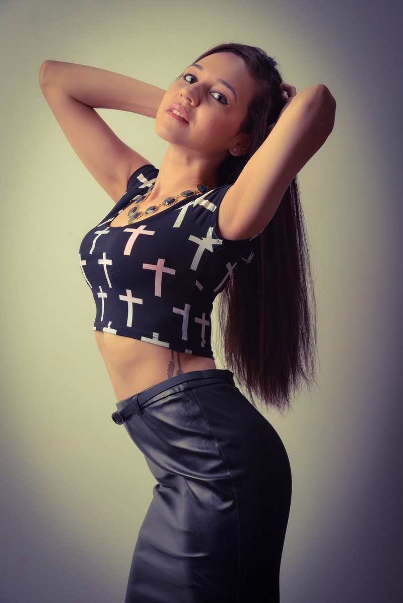 Female model photo shoot of Gabriela Moon