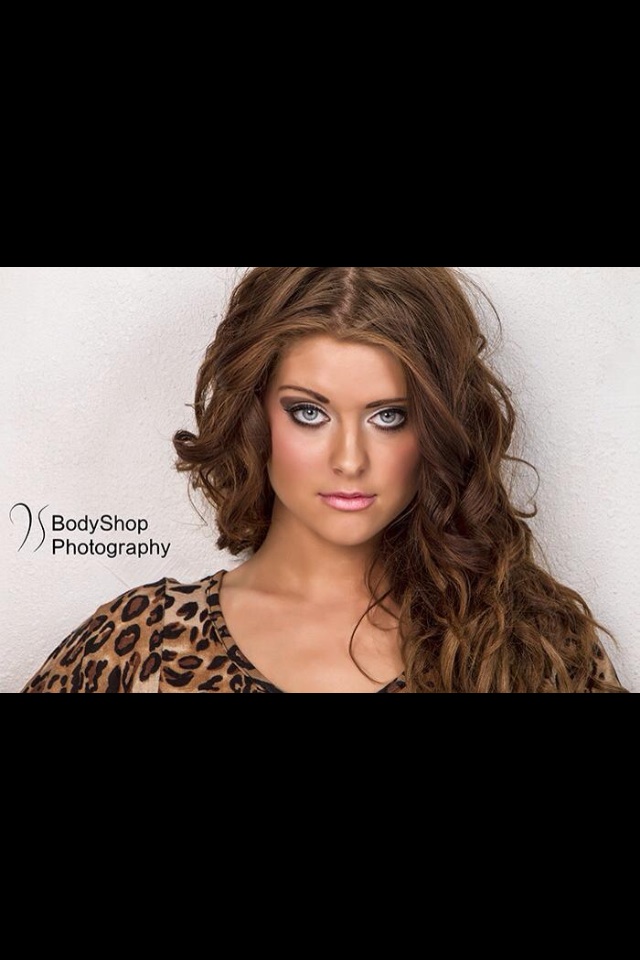 Female model photo shoot of KelsieRheaa