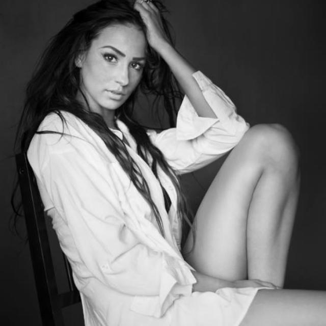 Female model photo shoot of SaraDjeddou
