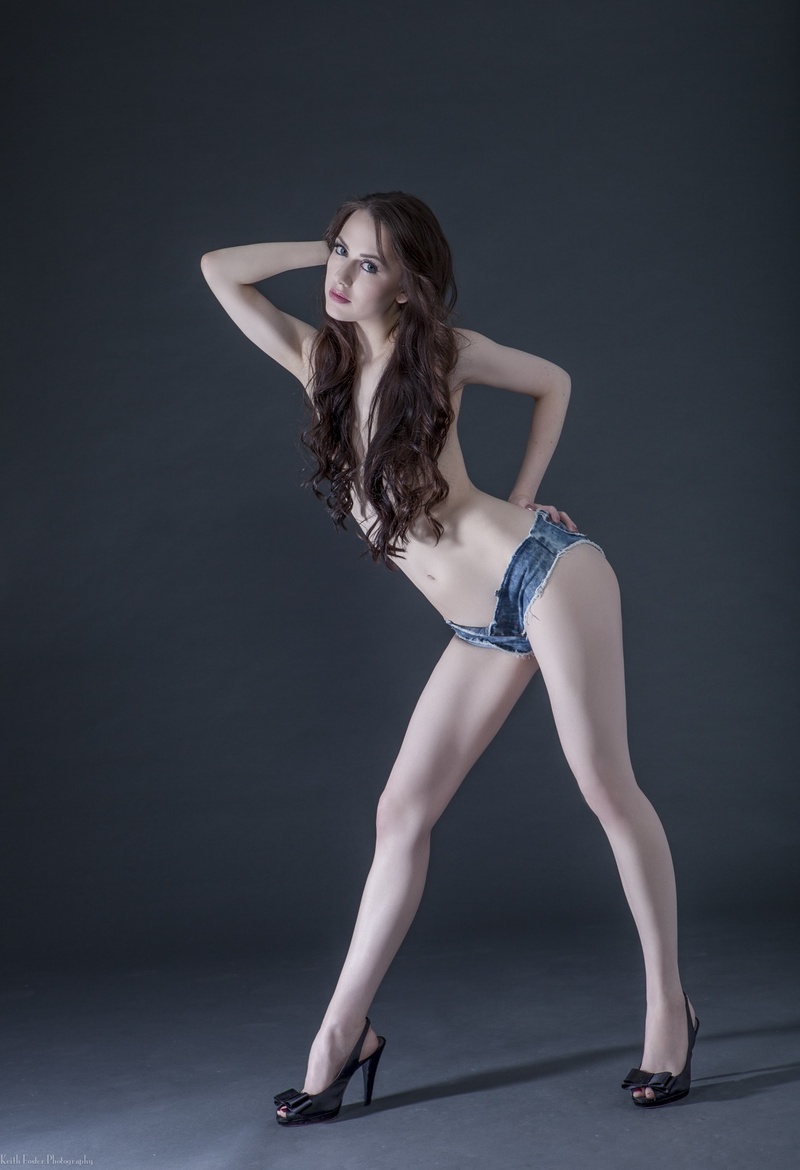 Female model photo shoot of Hannah Miora