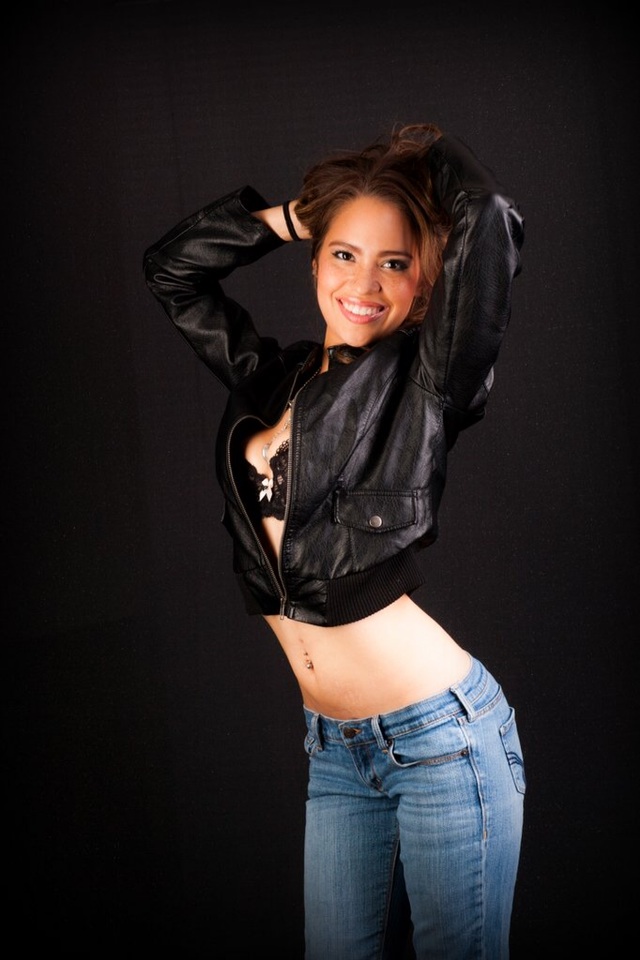 Female model photo shoot of Lori88
