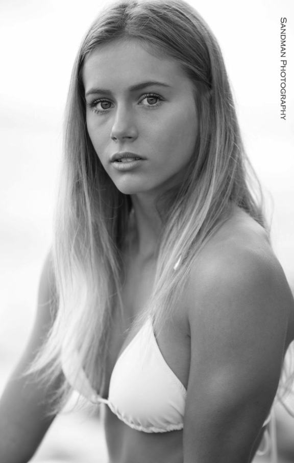 Female model photo shoot of Elleta by Sandman Photography