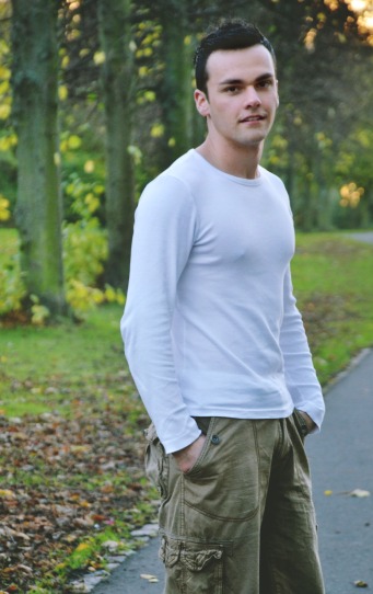 Male model photo shoot of Daryl Ternent
