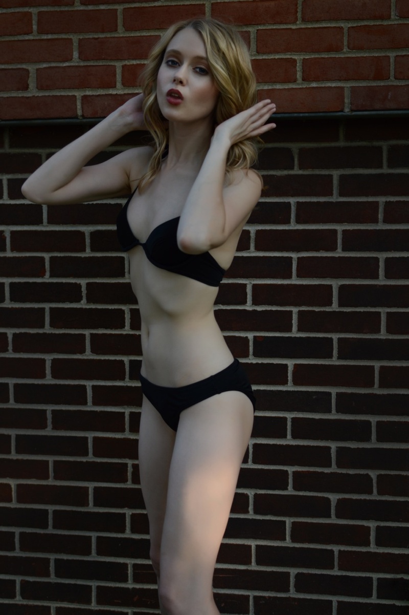 Female model photo shoot of MSunder by userdeleted