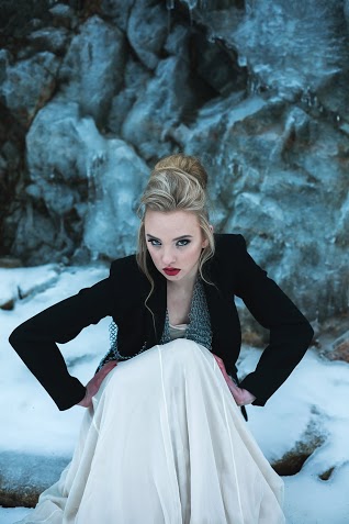 Female model photo shoot of LaurenRaePhilpott
