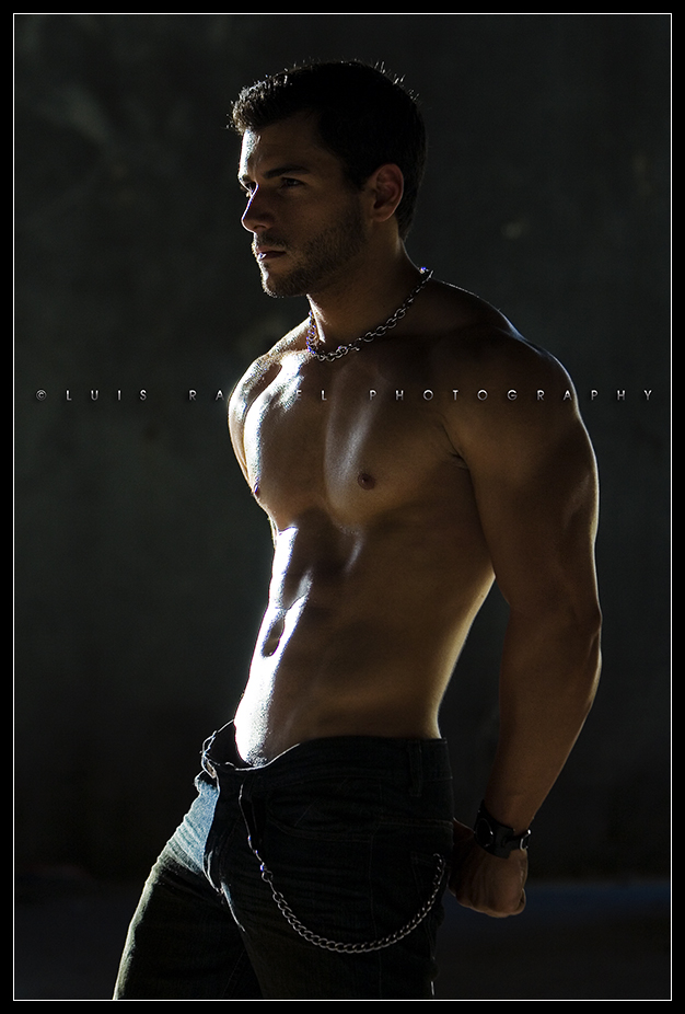 Male model photo shoot of GabrielCino