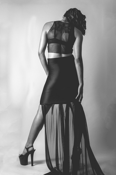 Female model photo shoot of Tiffani Savage