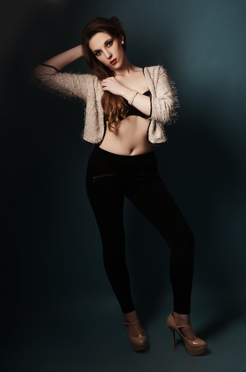 Female model photo shoot of Elle Modelling