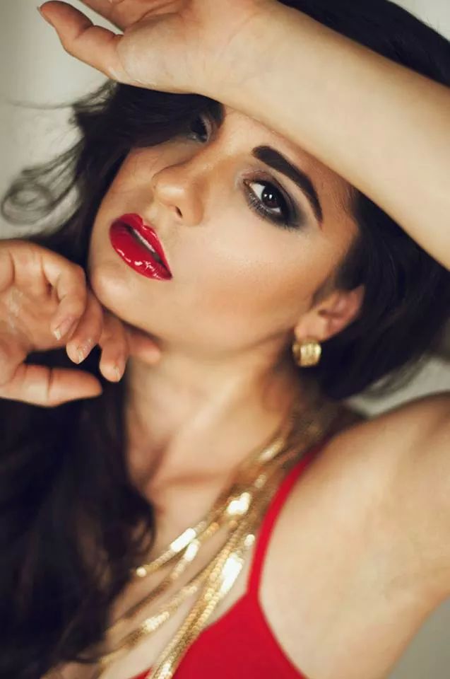 Female model photo shoot of MakeupByLindseyYetter