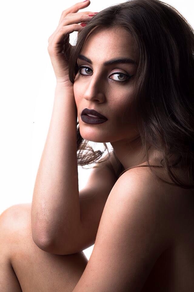 Female model photo shoot of Laura Gattini