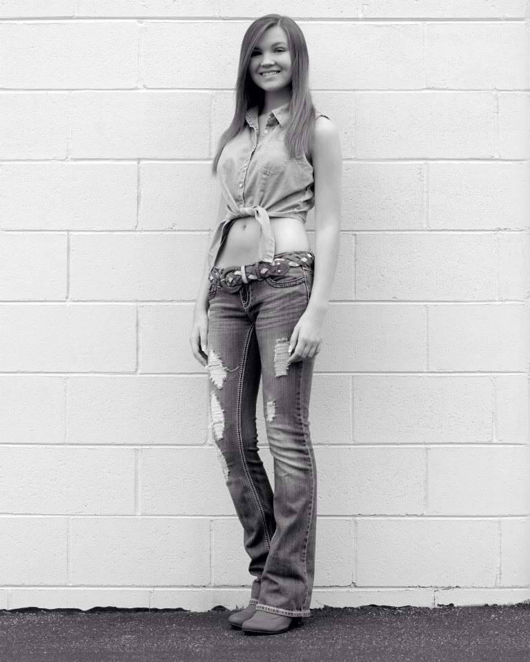Female model photo shoot of Lauren2297