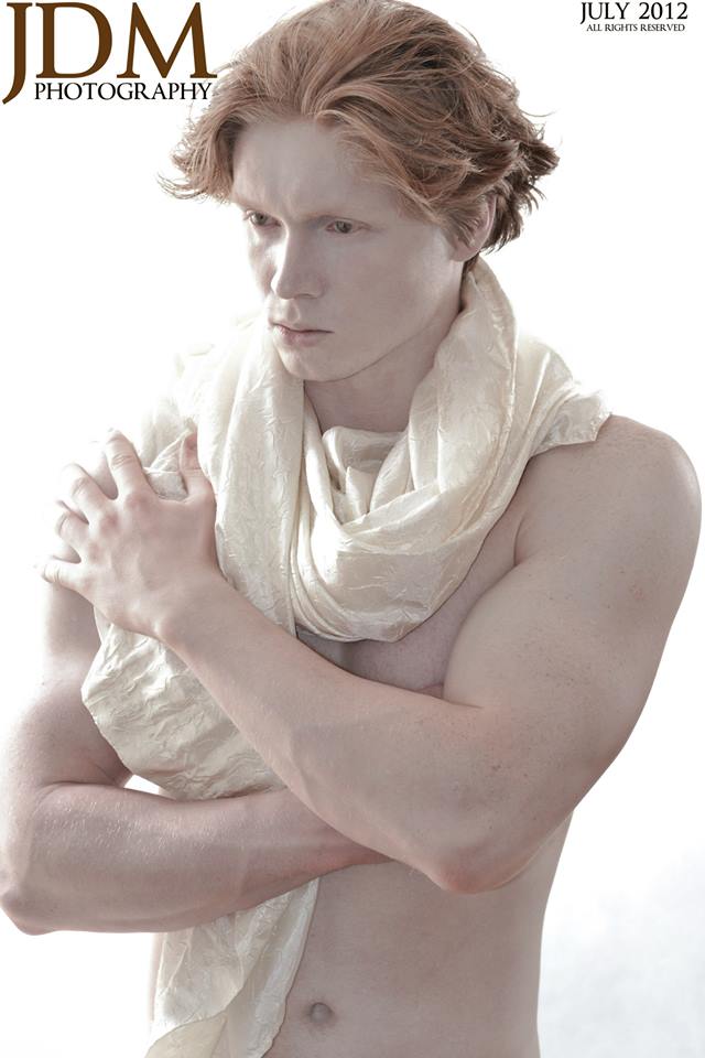 Male model photo shoot of Nicolas Unerinveose