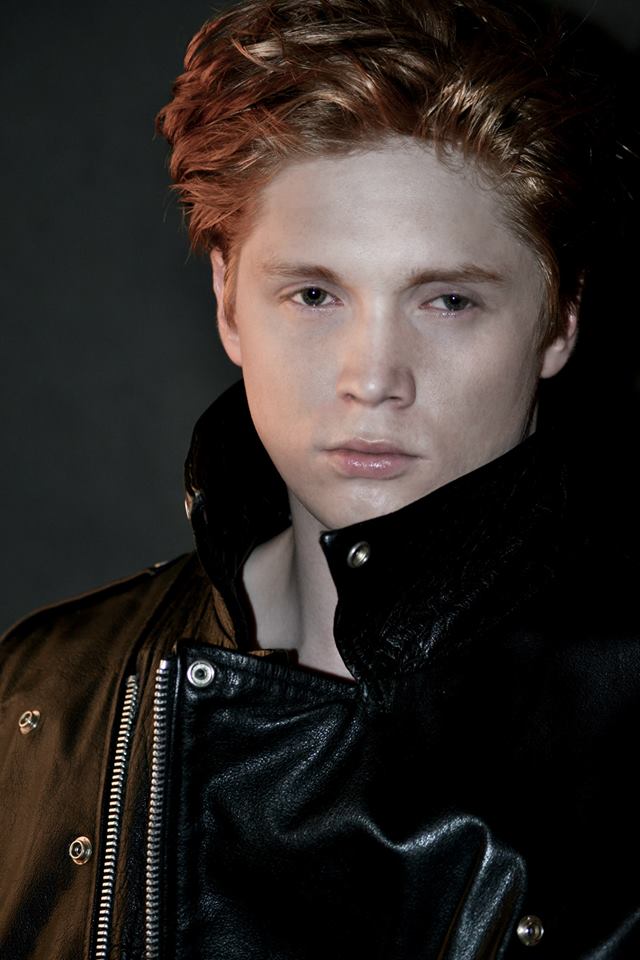 Male model photo shoot of Nicolas Unerinveose