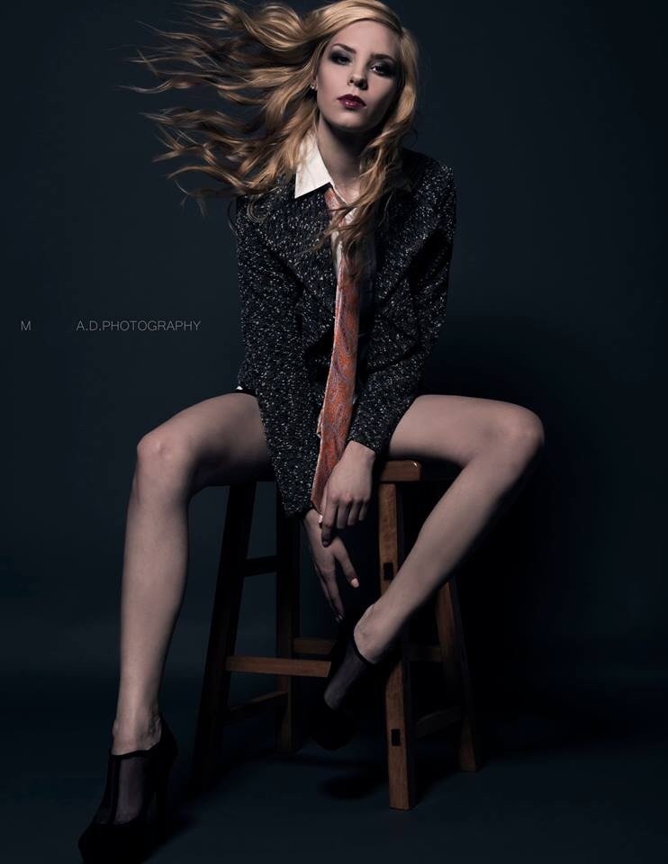 Female model photo shoot of Natalie Glass