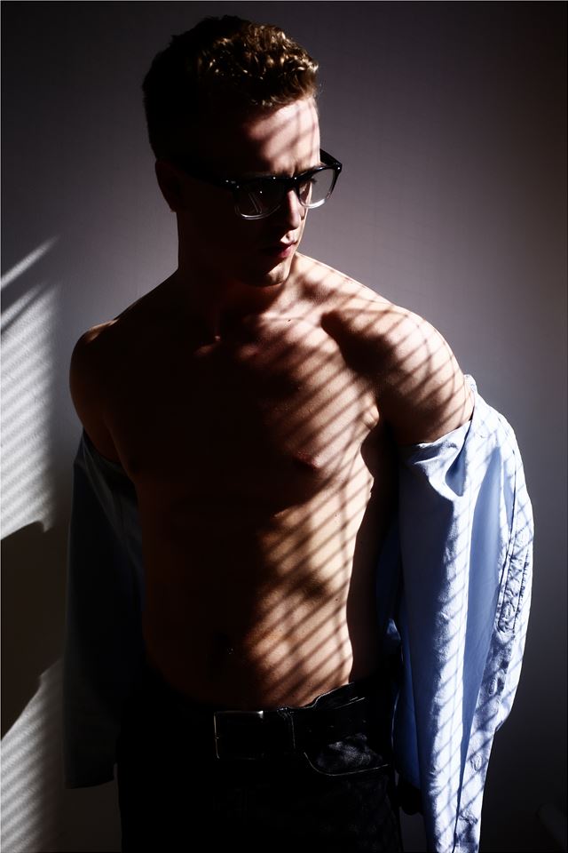Male model photo shoot of Dan Edwards