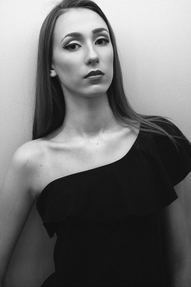 Female model photo shoot of Karolinamurr