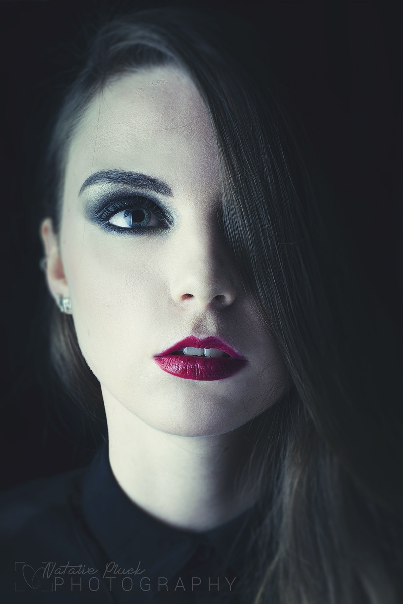 Female model photo shoot of Laura_mac29