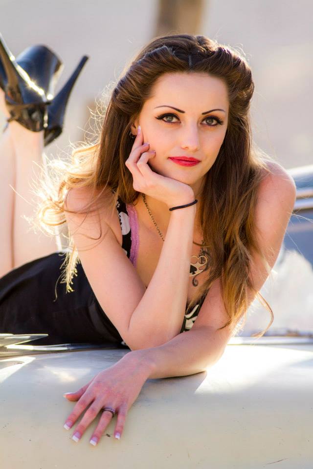 Female model photo shoot of Natalie Dietz in Hackleberry