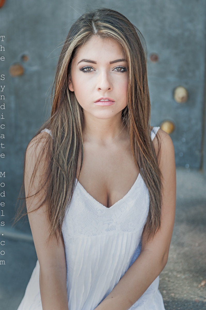 Female model photo shoot of Elena Isabella