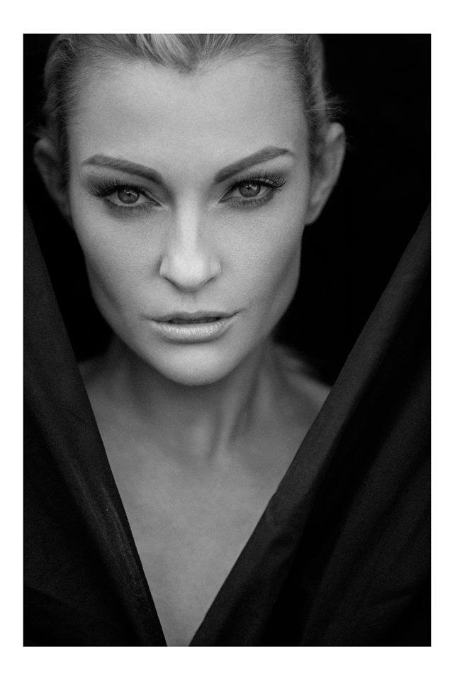 Female model photo shoot of Amanda Marie Bloom