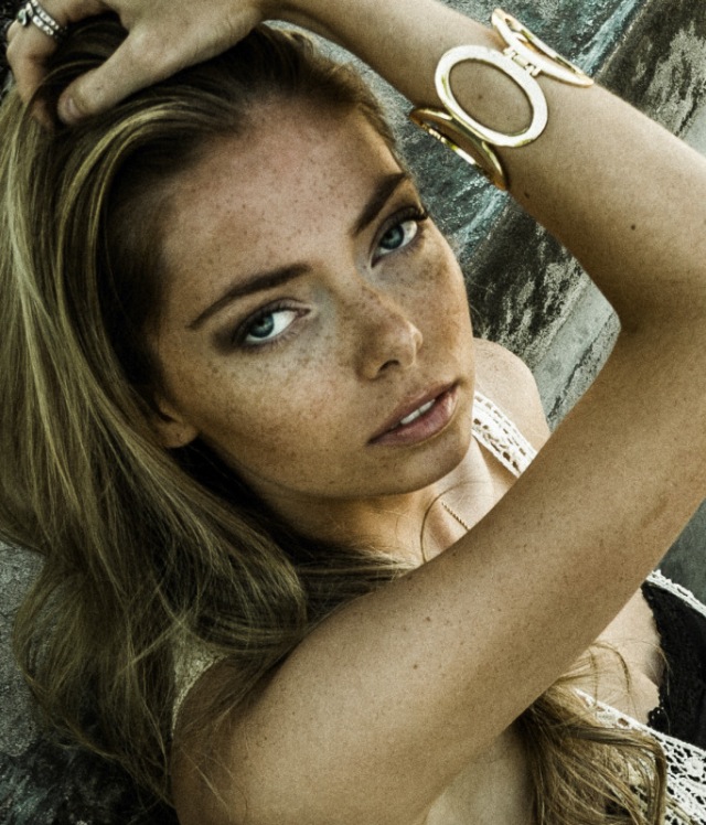 Female model photo shoot of Samantha Susson