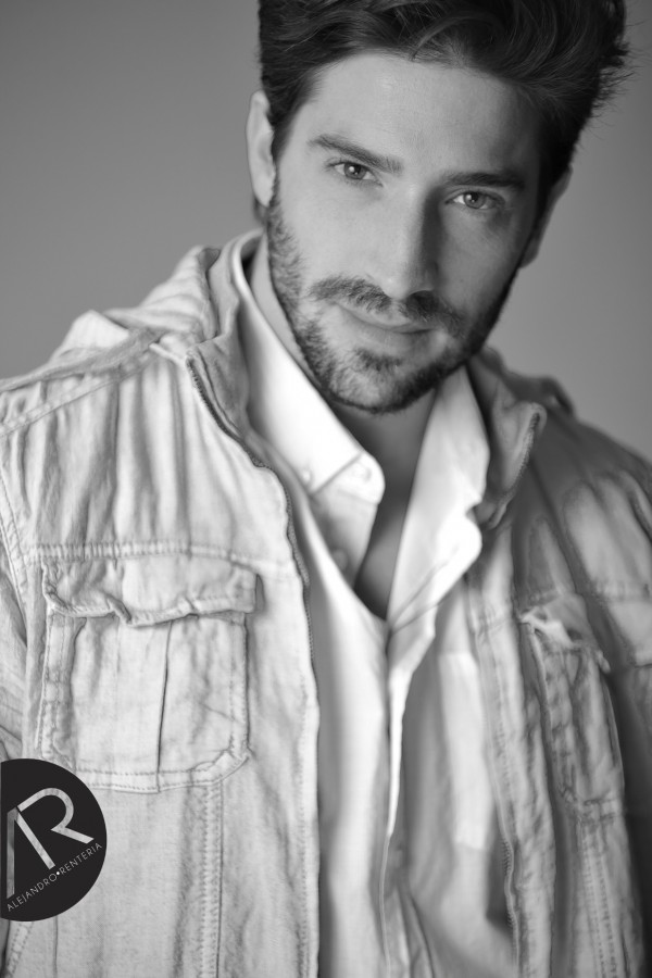 Male model photo shoot of Alejandro Renteria