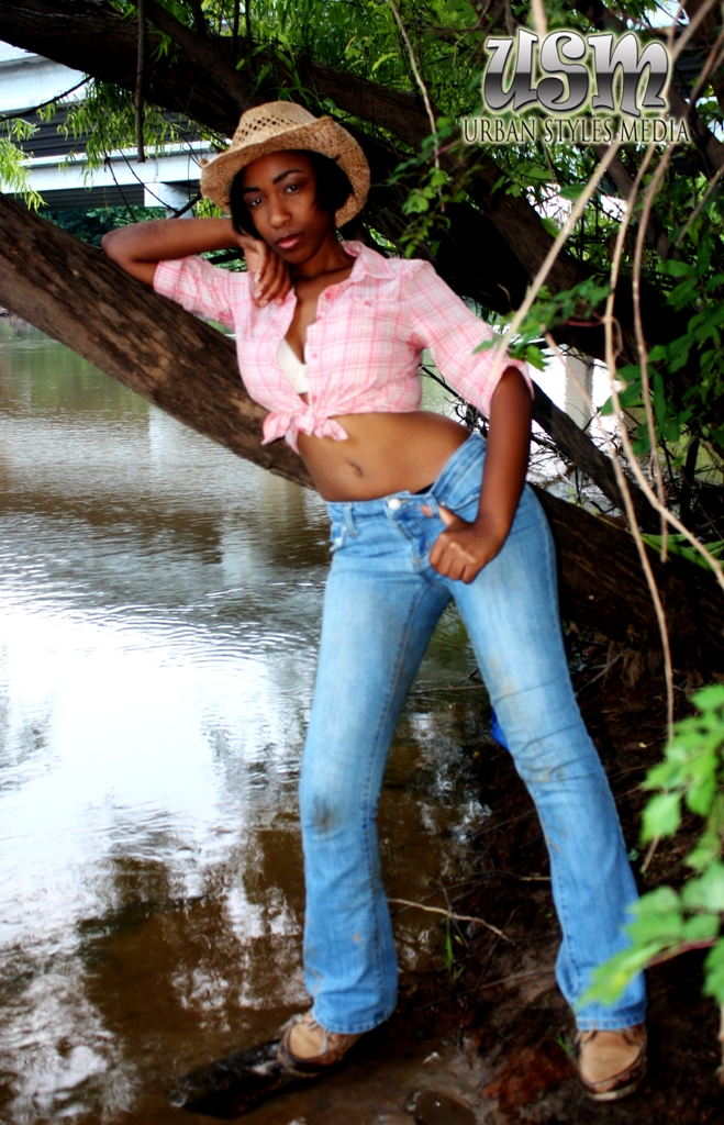 Female model photo shoot of Kimberly Reign