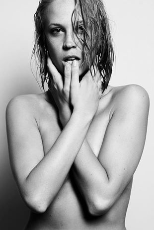 Female model photo shoot of Faye Miller