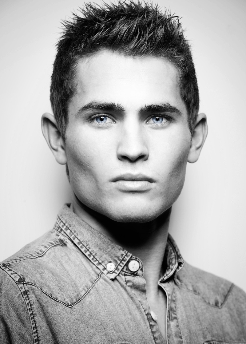 Male model photo shoot of Mitchell Harper