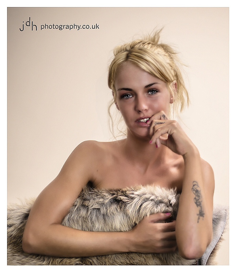 Female model photo shoot of mummy09