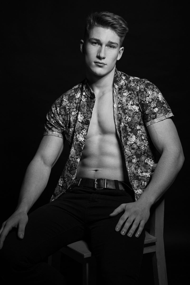 Male model photo shoot of Jak Flash