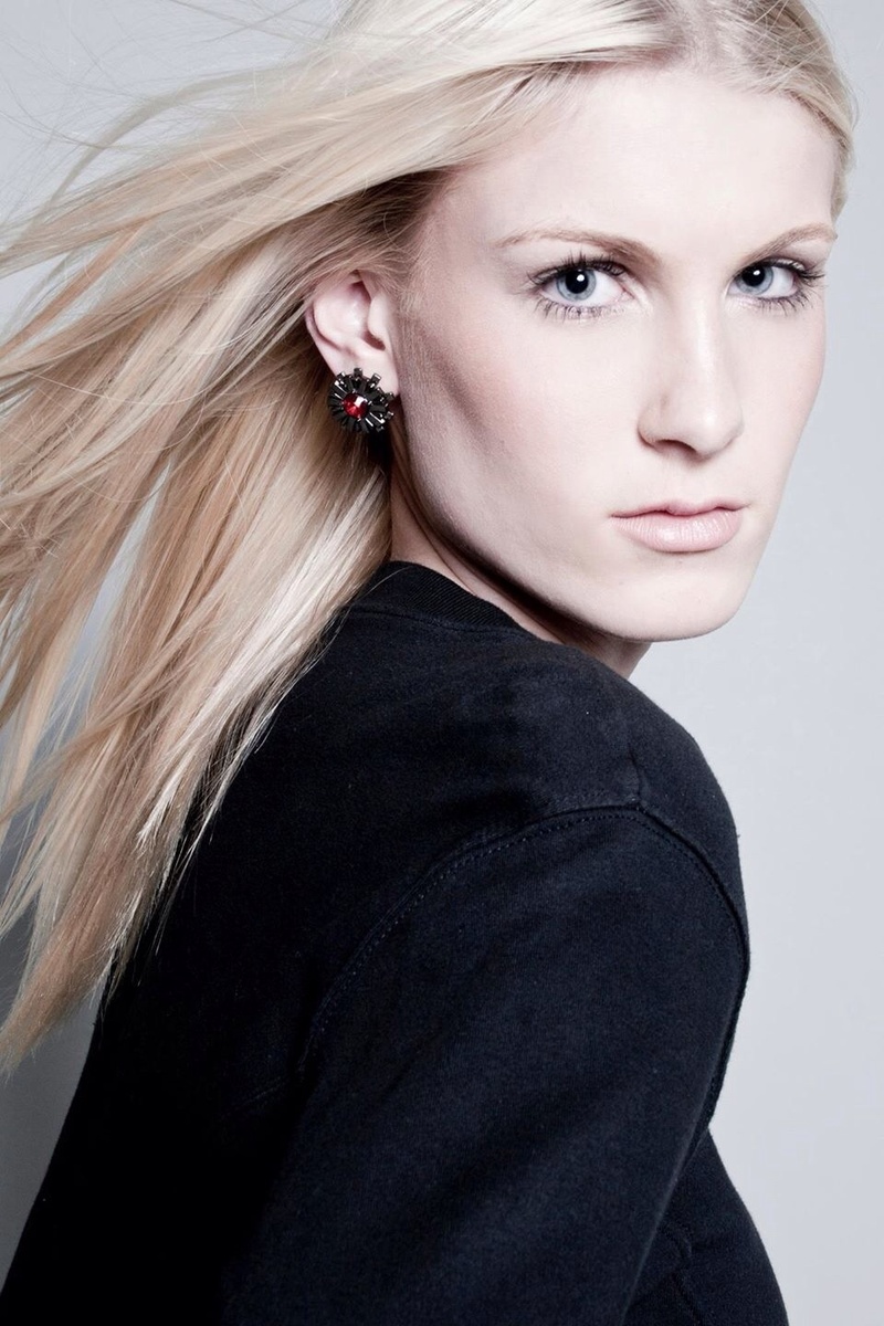 Female model photo shoot of Jana Tindall