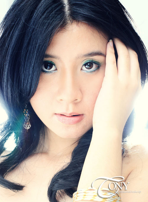 Female model photo shoot of Dewi