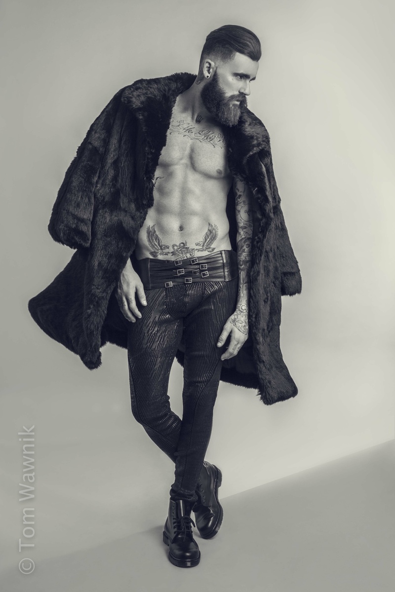 Male model photo shoot of TOM WAWNIK