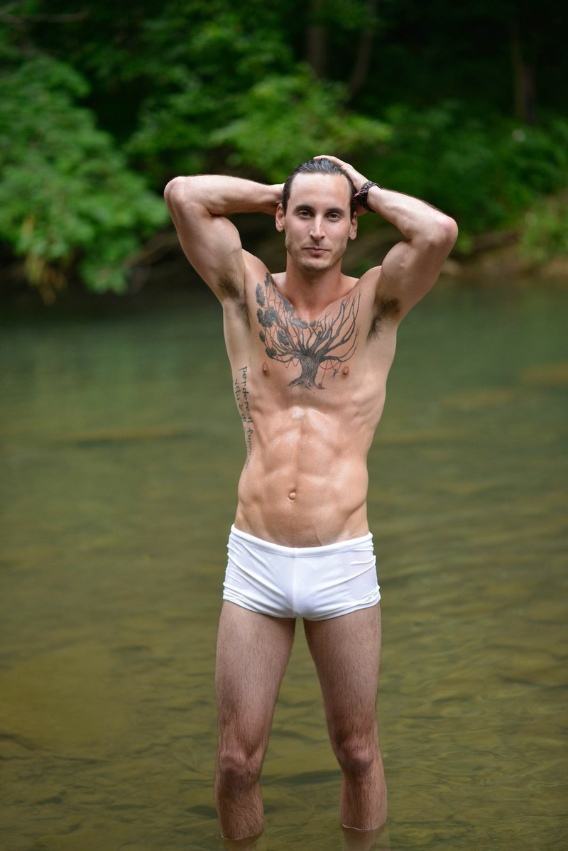 Male model photo shoot of Aaron Salvia