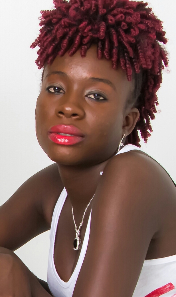 Female model photo shoot of Rosabelle nzambi